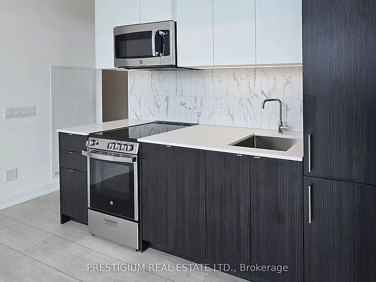 500 Dupont St #208 — Photo 5