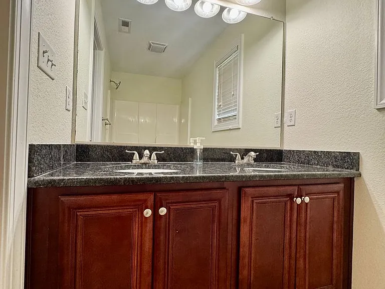 113 Crocker St — Photo 22