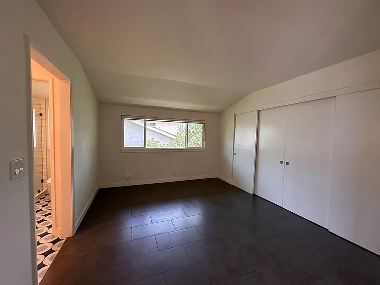 421 Larry Ln — Photo 10