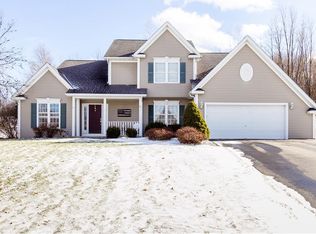 26 Brimfield Cir, Fairport, NY 14450
