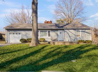 1104 NE Shady Lane Dr, Gladstone, MO 64118