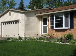 165 Shelley Dr, Milford, MI