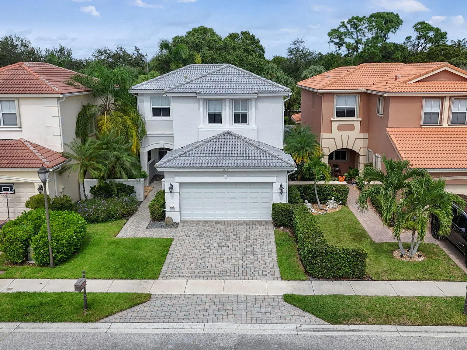 4 bed, 2.5 bath, 2344 sqft, $6,000 — Photo 3