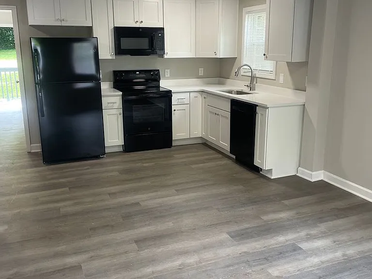 2040 Thurmond St — Photo 2
