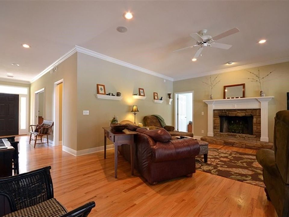 2nd image of 1205 Equestrian Way