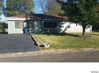 9 Lexington Ct, Collinsville, IL 62234