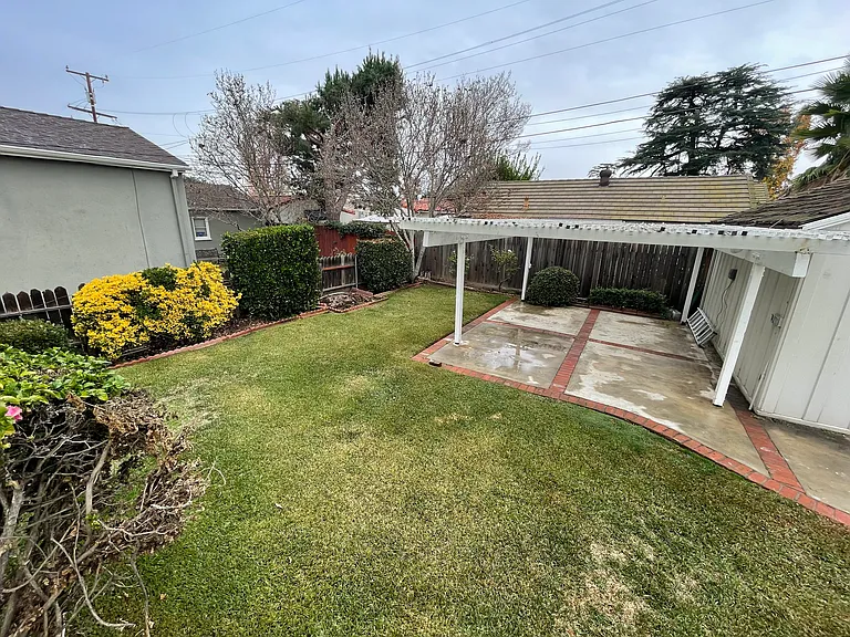 1016 Vineyard Dr — Photo 3