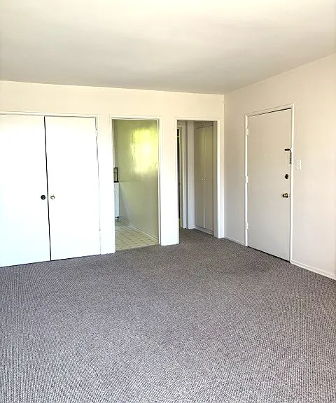 1925 Grace Ave — Photo 4