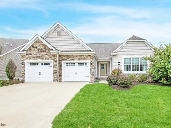 5966 Clubhouse Pointe Dr, Medina, OH 44256