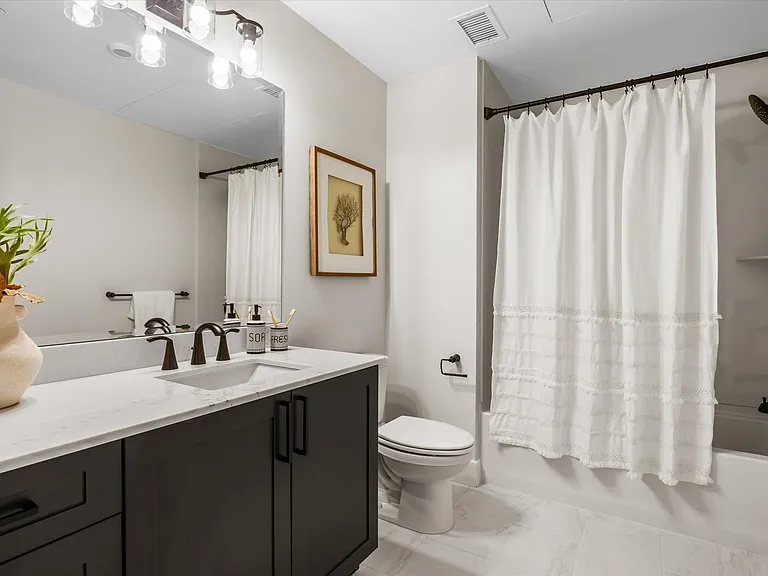 401 W Grand Ave #202 — Photo 22