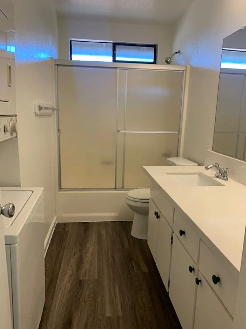 Your New Home! 2 bedroom in Roseville — Photo 3