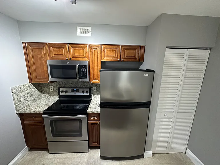 2841 N Oakland Forest Dr #207 — Photo 5