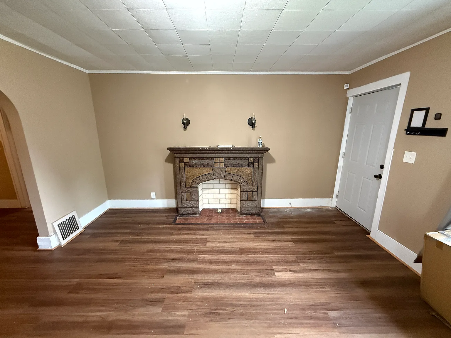 3 bed, 1000 sqft, $1,500 — Photo 3