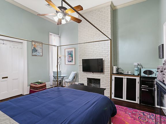 3rd image of 1124 Jackson Ave #4