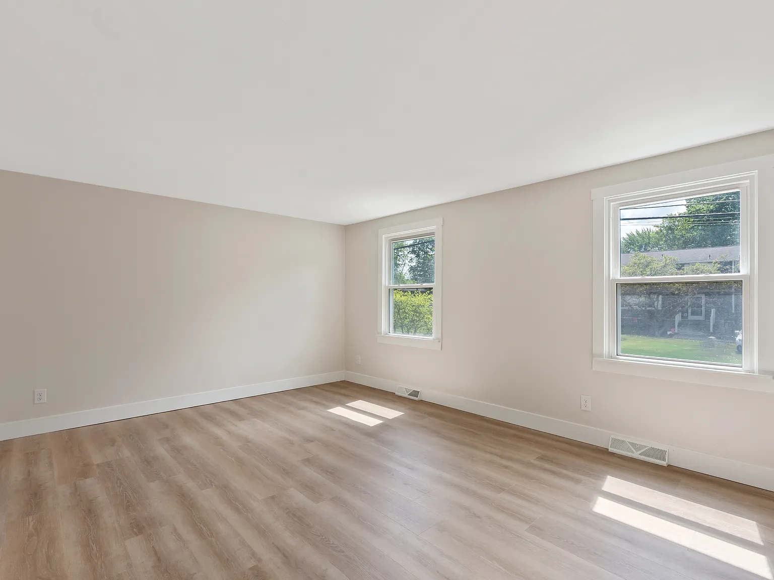 3 bed, 1.5 bath, 1584 sqft, $2,800 — Photo 4