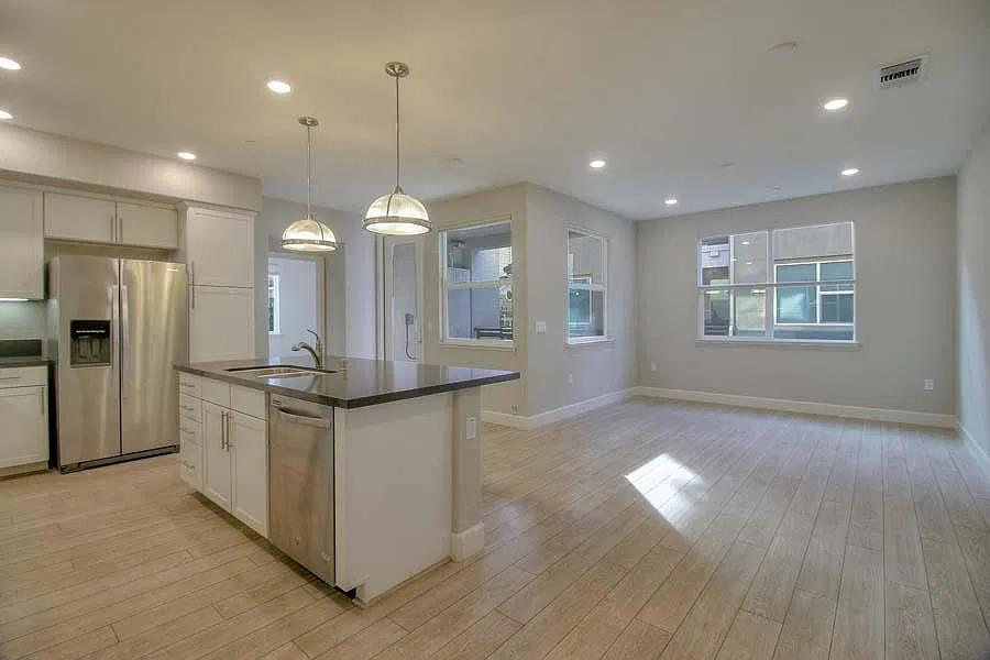 2 bed, 1002 sqft, $4,000 — Photo 1