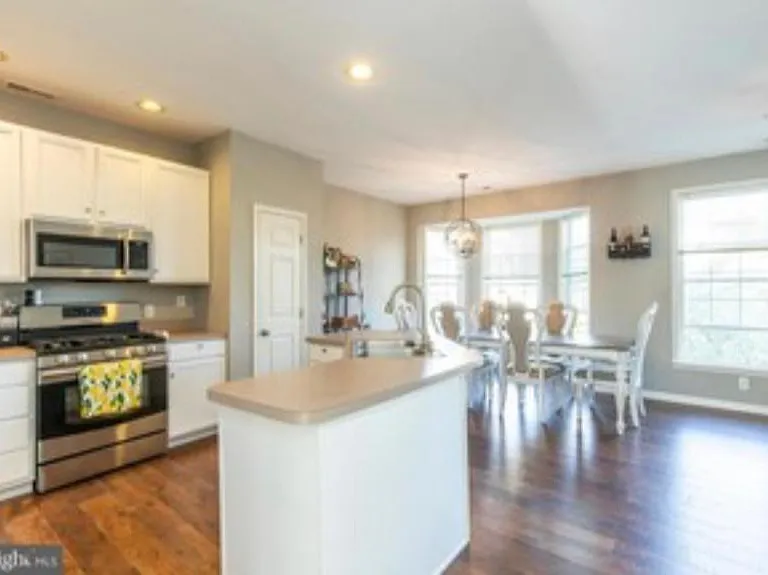 309 Rockmeade Dr — Photo 10