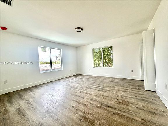 5th image of 1629 NW 40th St #1
