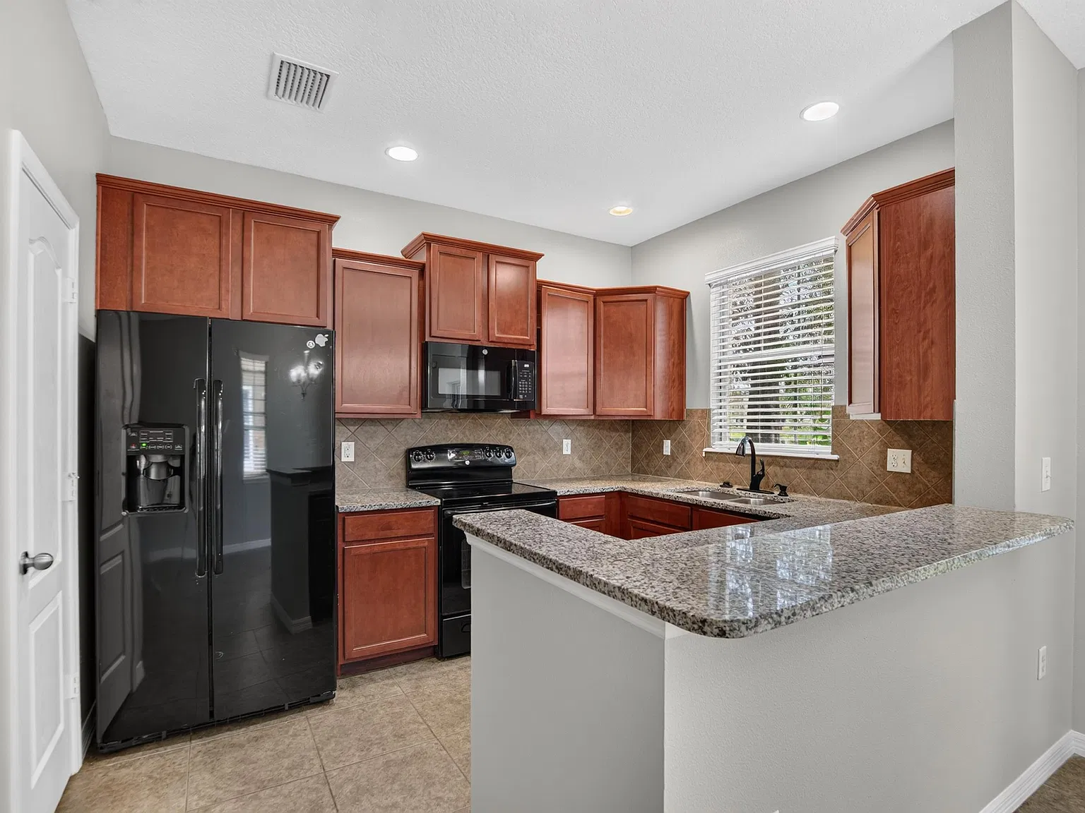 2 bed, 1260 sqft, $2,200 — Photo 3