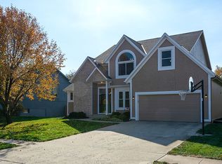 135 W Colleen Dr, Gardner, KS 66030