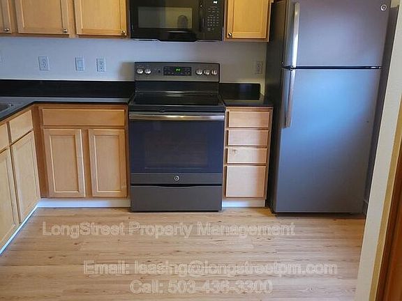5th image of 930 NW Naito Pkwy APT K9