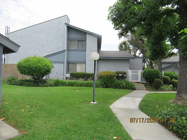 900 W Sierra Madre Ave #33 — Photo 4
