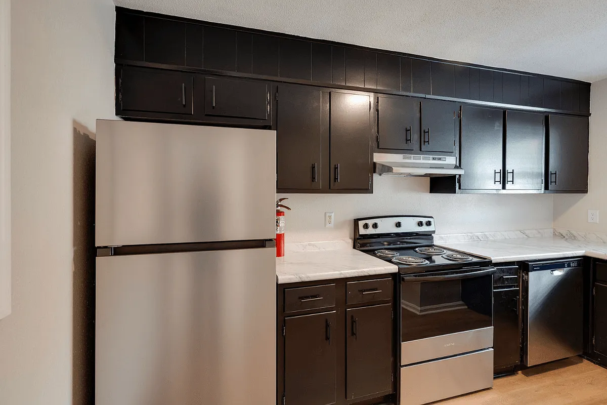 Building Photo - Savan Pointe