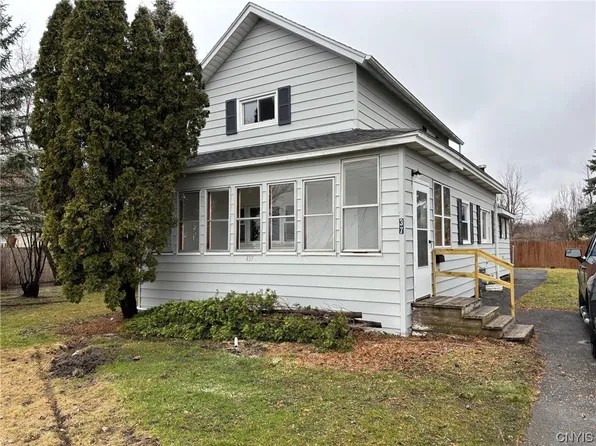 437 E Yates St, East Syracuse, NY 13057