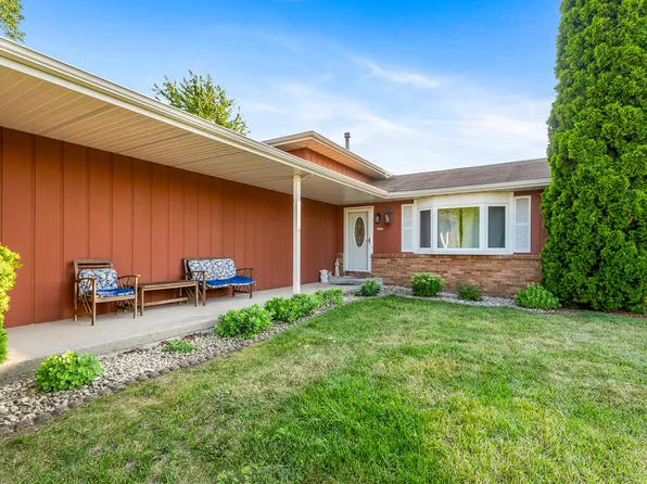 8966 Clark Pl, Crown Point, IN 46307