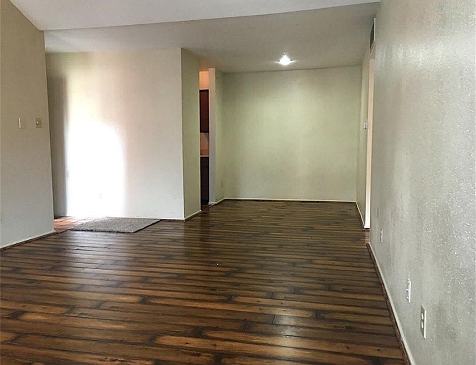 1st image of 12500 Sandpiper Dr APT 14