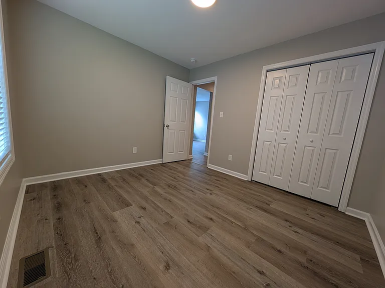 526 Center Ave — Photo 13