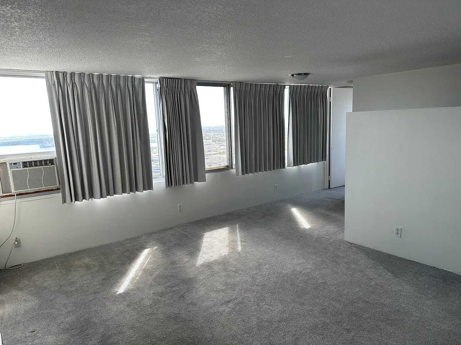 1 bed, 515 sqft, $2,100 — Photo 2