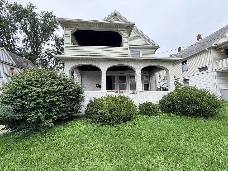 12 Tompkins St #2
