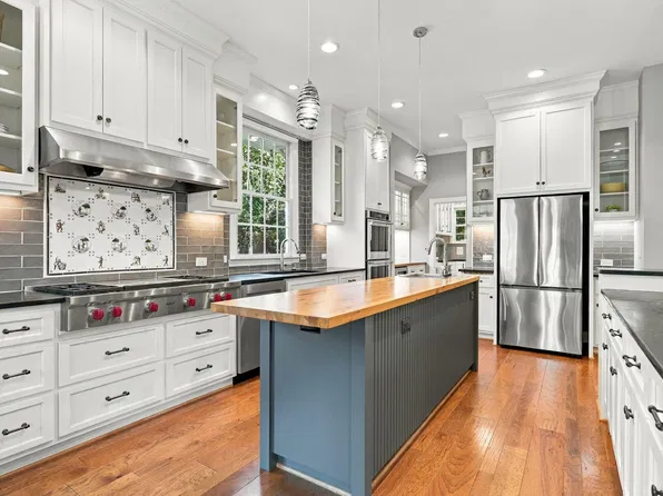 103 Commons Way Dr, Chapel Hill, NC 27516