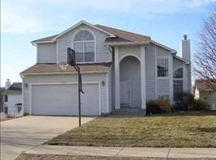 5686 SW 34th St, Topeka, KS 66614