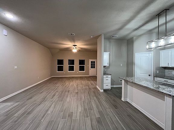 3rd image of 2400 San Gabriel Dr