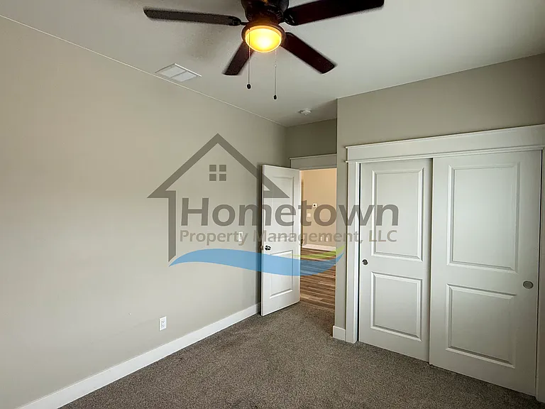 215-1 S Hills St — Photo 10
