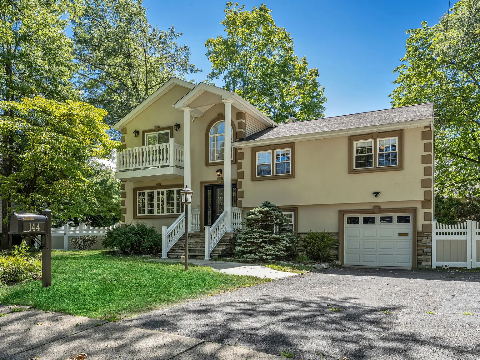 4 bed, 3.5 bath, $6,500 — Photo 1