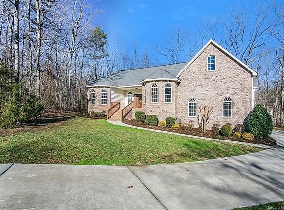3rd image of 4827 Baywood Ct