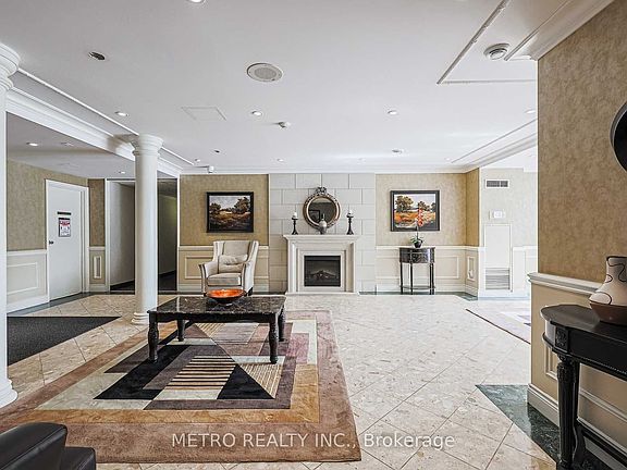 4th image of 30 Harding Blvd #706