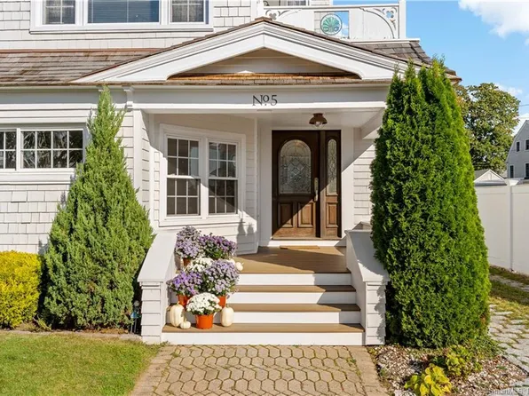 5 Crescent Bluff Avenue, Branford, CT 06405