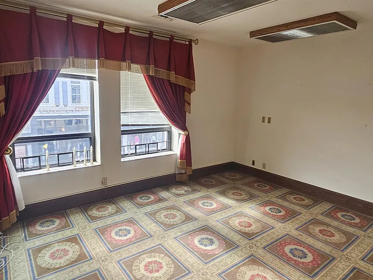 502 Oak St — Photo 7