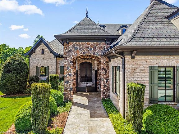 4th image of 1361 Pheasant Ln