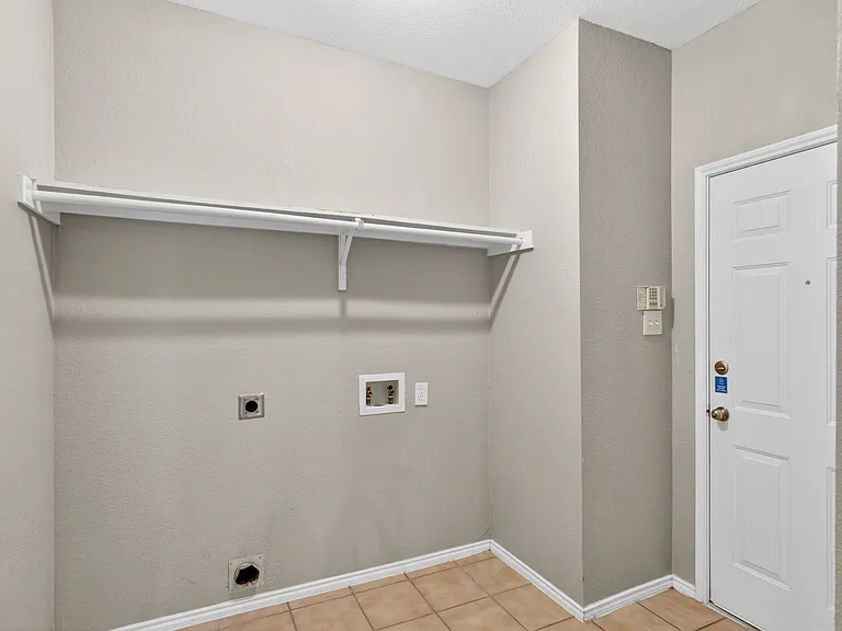 9787 Old Field Dr — Photo 20