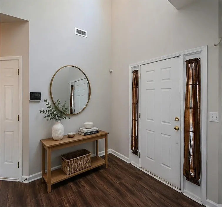 3 bed, 2.5 bath, 2112 sqft, $2,250 — Photo 2
