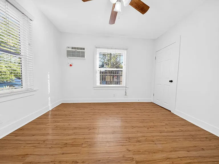 5225 De Longpre Ave — Photo 34