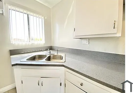 601 W 73rd St #6 — Photo 3
