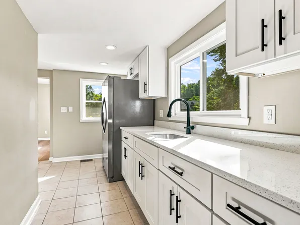 208 Hartford Rd APT A, Mount Laurel, NJ 08054