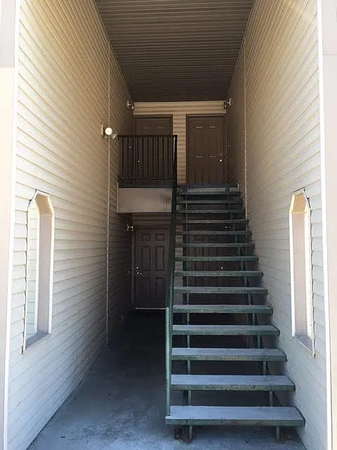 2 bed, 980 sqft, $1,200 — Photo 2