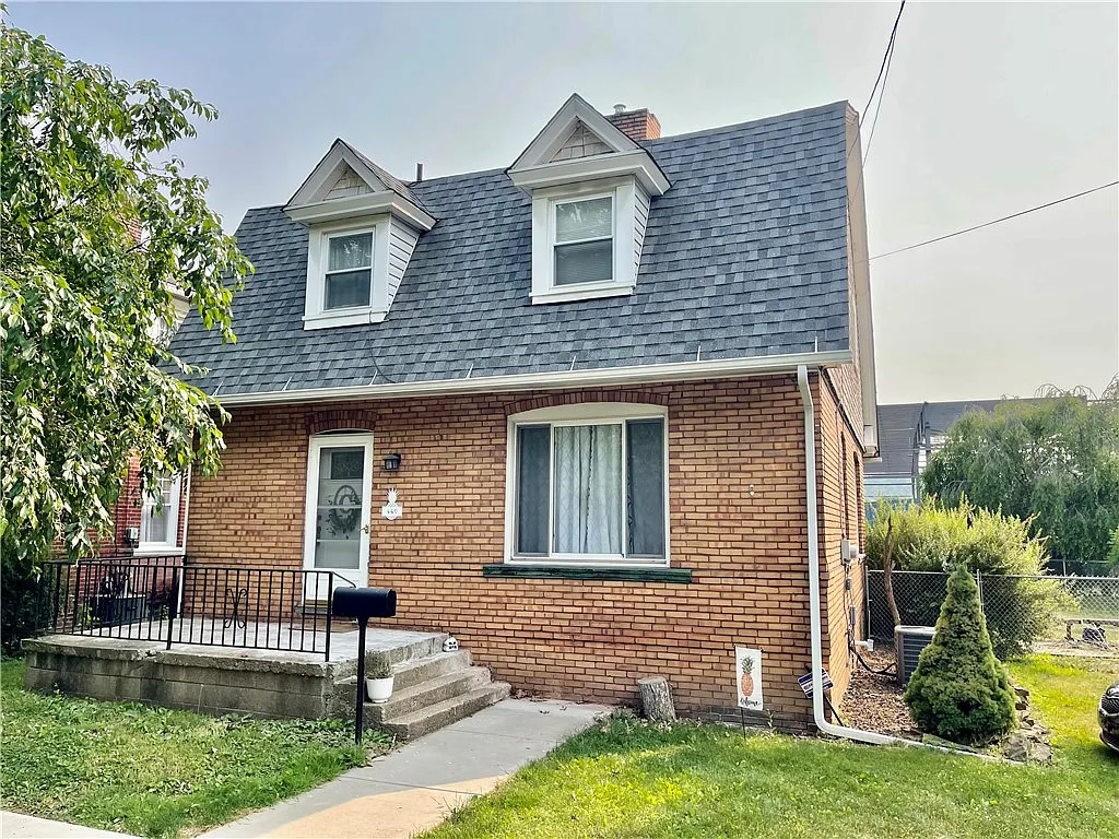 449 Washington St photo 1